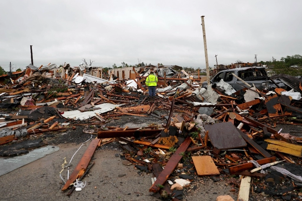 Daños de un tornado que pasó por Sulphur, Oklahoma, el domingo 28 de abril de 2024. Foto Ap