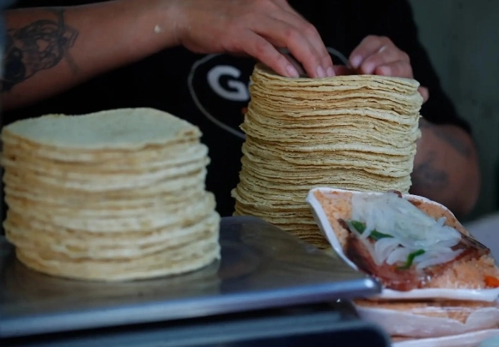 Argelia Salinas, del Instituto de Investigaciones Económicas de la UNAM, explicó que en el precio de la tortilla inciden el carácter monopólico de la industria harinera de México. Foto Cristina Rodríguez / Archivo