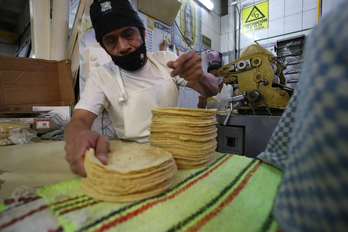 La industria de la masa y la tortilla aseguró que no fue consultada por el gobierno. Foto Yazmín Ortega Cortés / Archivo