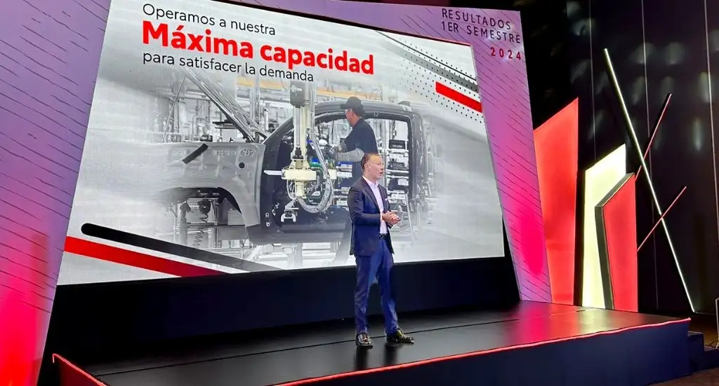Guillermo Díaz, presidente de Toyota Motor Sales de México, apuntó que el objetivo de comercialización de vehículos híbridos ha sido superado en 2 por ciento en los primeros seis meses del año alcanzando el 27, con respecto a lo proyectado para el cierre de año. Foto Cortesía Toyota.