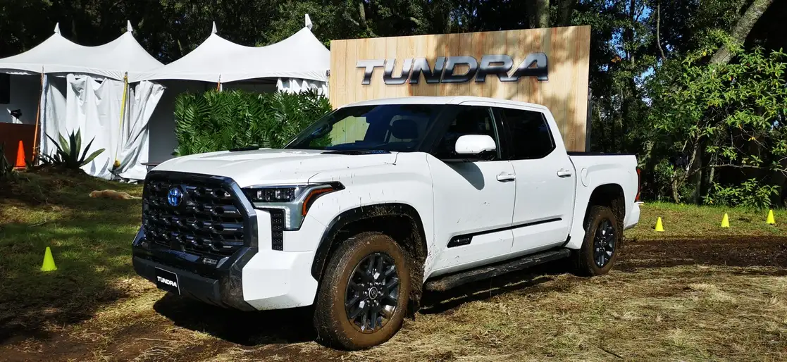 La nueva Toyota Tundra híbrida 2023 se ofrece en las Limited y Platinum con precios que van de $1,249,900 a los 1,389,900 pesos, respectivamente.
Fotos. Roberto Pérez S.
