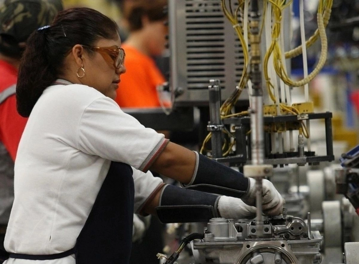 El modelo mexicano para ser un referente mundial de la manufactura está fincado en un mayor valor agregado en semiconductores, electromovilidad, industria aeroespacial y farmacéutica, dijo el titular de Hacienda, Édgar Amador Zamora. Foto 