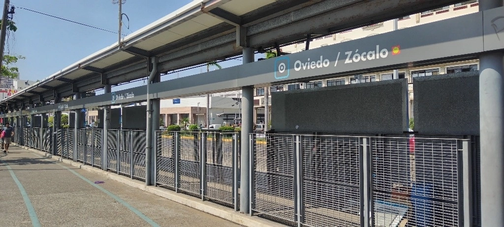 Trabajadores de Acabús señalan que la concesionaria y el gobierno estatal les adeuda pagos. Foto Héctor Briseño