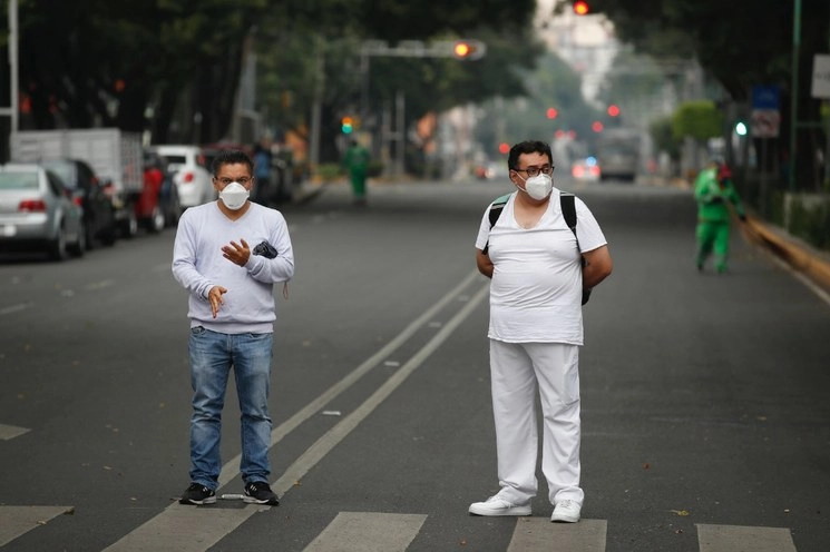	
Médicos y enfermeras de la clínica de IMSS del parque de los venados piden insumos médicos para garantizar su labor. Foto Víctor Camacho/ archivo