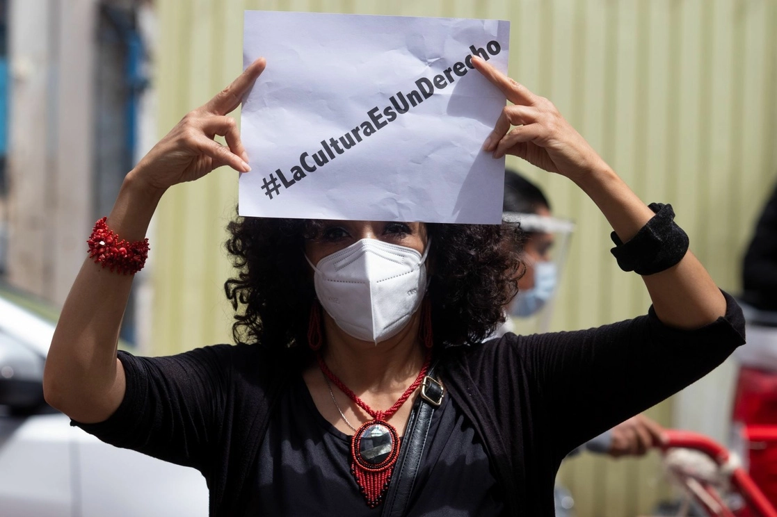 La imagen, durante una protesta de trabajadores solicitando apoyo al sector de la cultura y el espectáculo durante la pandemia. Foto Cuartoscuro / Archivo