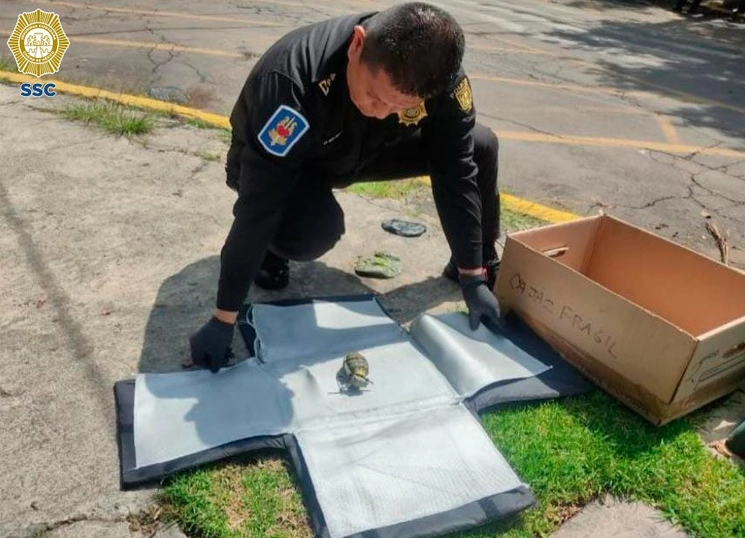 La granada fue encontrada por un trabajador de limpia. Foto cortesía SSC
