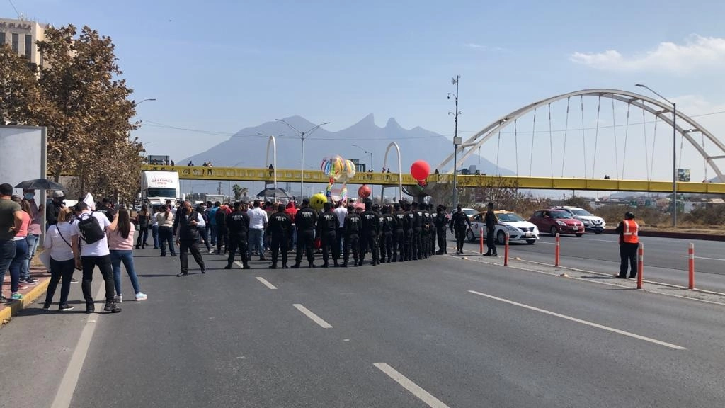 En Monterrey, NL, se manifestaron, dueños y trabajadores de salones infantiles; exigen la reapertura del sector. Foto cortesía