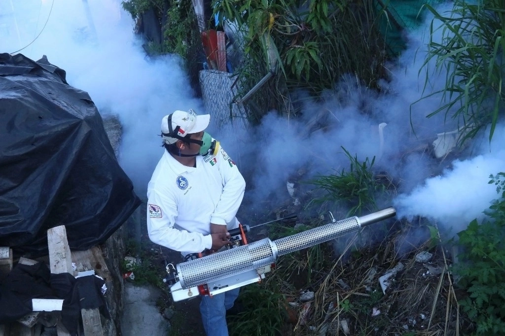 Cuadrillas de fumigación en Morelos en imagen de archivo. Foto Cuartoscuro