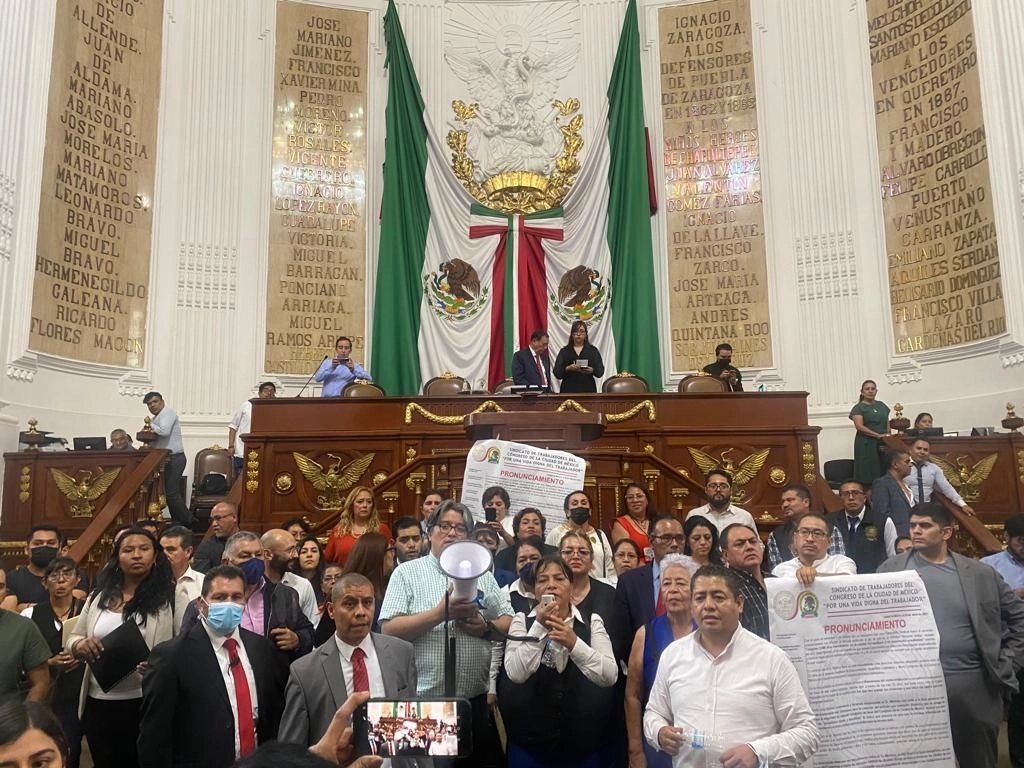 La tribuna del Congreso capitalino al momento de ser ocupado por empleados basificados, el 27 de abril de 2023. Foto Congreso CDMX