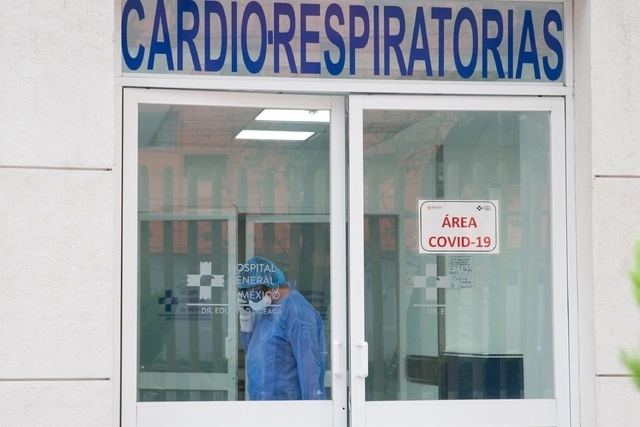 Personal de salud del área covid-19 del Hospital General de México. Foto Pablo Ramos / Archivo