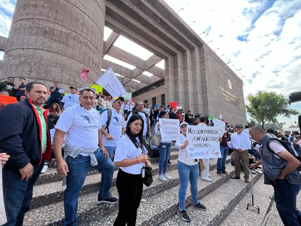 Continúa el paro de trabajadores del Poder Judicial de la Federación en el edificio sede en San Lázaro, en la Ciudad de México, el 19 de octubre de 2023. Foto Alfredo Domínguez