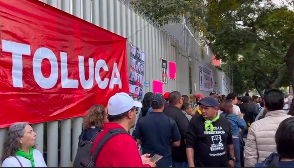 Trabajadores del PJF durante la protesta. Foto Gustavo Castillo 