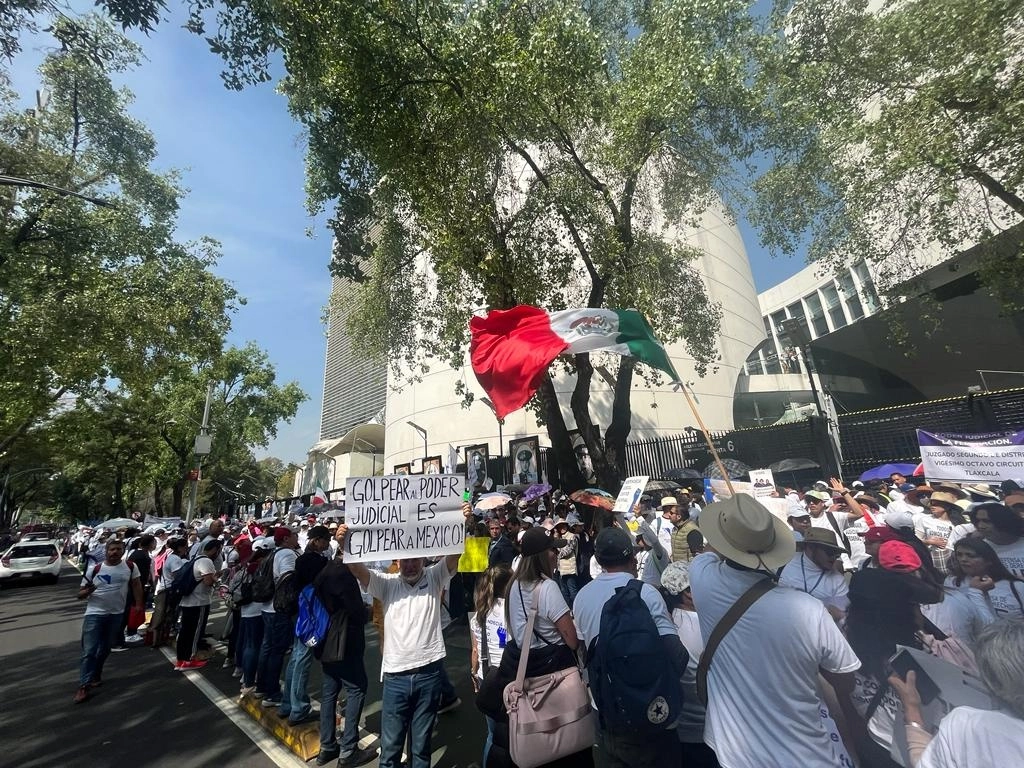 Durante una protesta de trabajadores del Poder Judicial en contra de la desaparición de los fideicomisos del organismo, en la CDMX, el 24 de octubre pasado. Foto José Antonio López