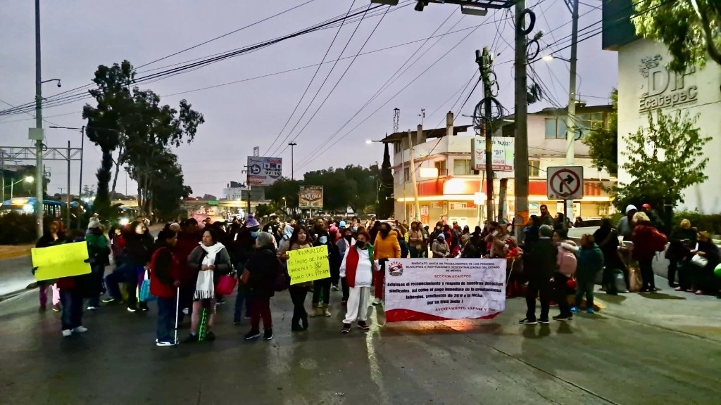 Los sindicalizados advirtieron que no retirarán los bloqueos hasta que se les de una solución favorable a sus demandas. Foto La Jornada
