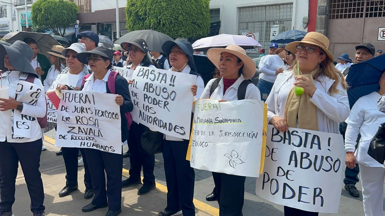 La jurisdicción sanitaria Texcoco está integrada por mil 400 trabajadores entre enfermeras, médicos, trabajadores de campo, médicos especialistas y pediatras de centros de primer nivel, que abarcan los municipios de Chimalhuacán, Chicoloapan Texcoco, Atenco, Chiautla, Papalotla, Tezoyuca Chiconcuac y Tepetlaoxtoc.