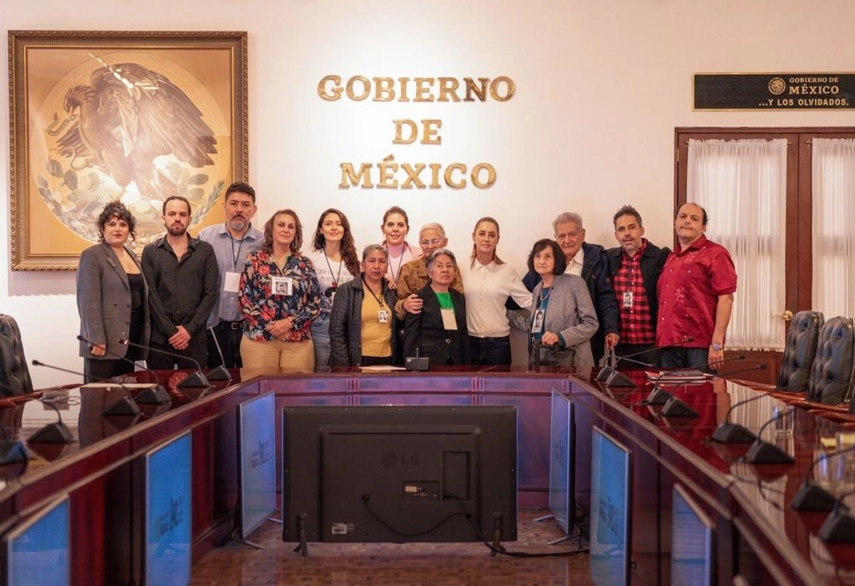 “En Palacio Nacional recibí al comité Eureka de familiares de desaparecidos políticos durante el periodo de la guerra sucia. Trabajamos todos los días por la verdad”, informó la mandataria en redes sociales.
