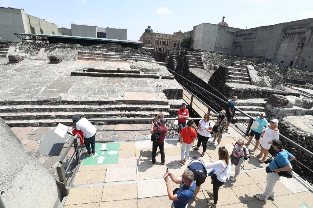 En imagen de archivo, turistas en el Templo Mayor. Foto María Luisa Severiano