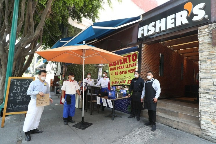 Los trabajos en el sector de alimento y hostelería son los más afectados a causa de la pandemia de Covid-19. Foto LA JORNADA/María Luisa Severiano