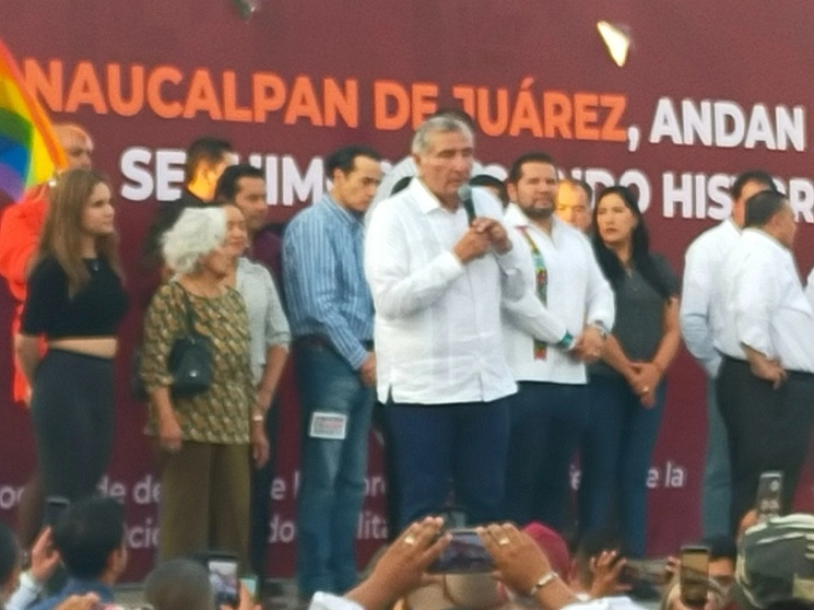 El ex secretario de gobernación, Adán Augusto López en su gira por Naucalpan. Foto Silvia Chávez