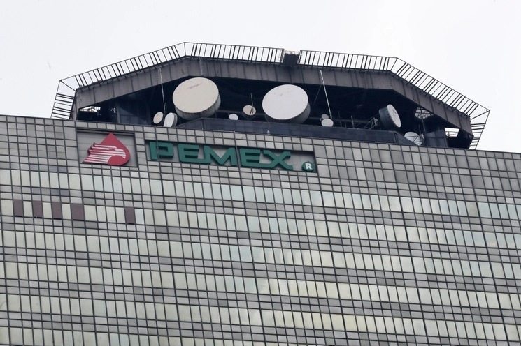 Fitch Ratings considera positivo el plan de transferencias para Pemex por un monto de 8 mil 500 mdd. Foto   Roberto García Ortiz / Archivo