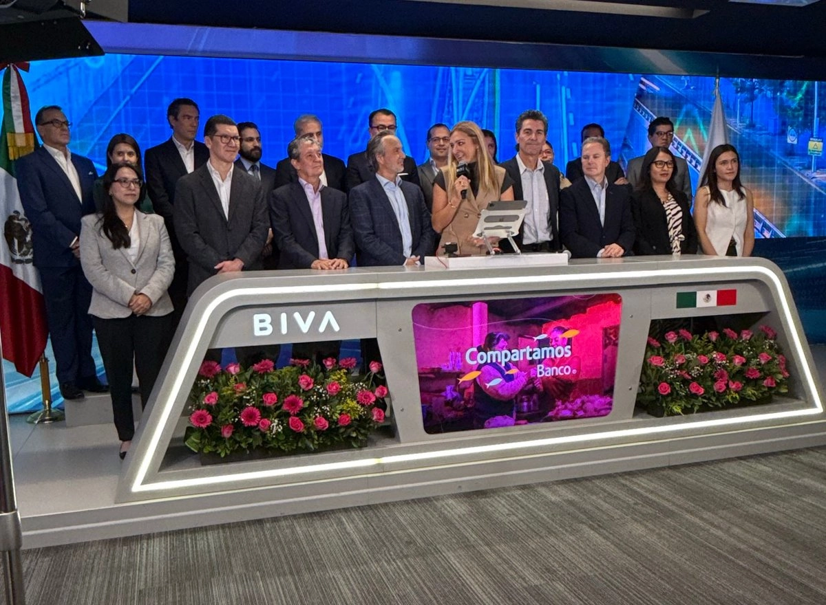 GritoBiva de Compartamos Banco para celebrar su colocación de bonos con sello social por un monto total de 5 mil millones de pesos en la Bolsa Institucional de Valores. Imagen tomada de 