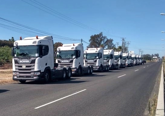 La entrega se llevó a cabo el 3 de agosto, las unidades son modelo R450 A6x4, cuentan con paquete de seguridad activa Scania, aire acondicionado independiente y bolsa de aire al volante. Foto cortesía Scania México.