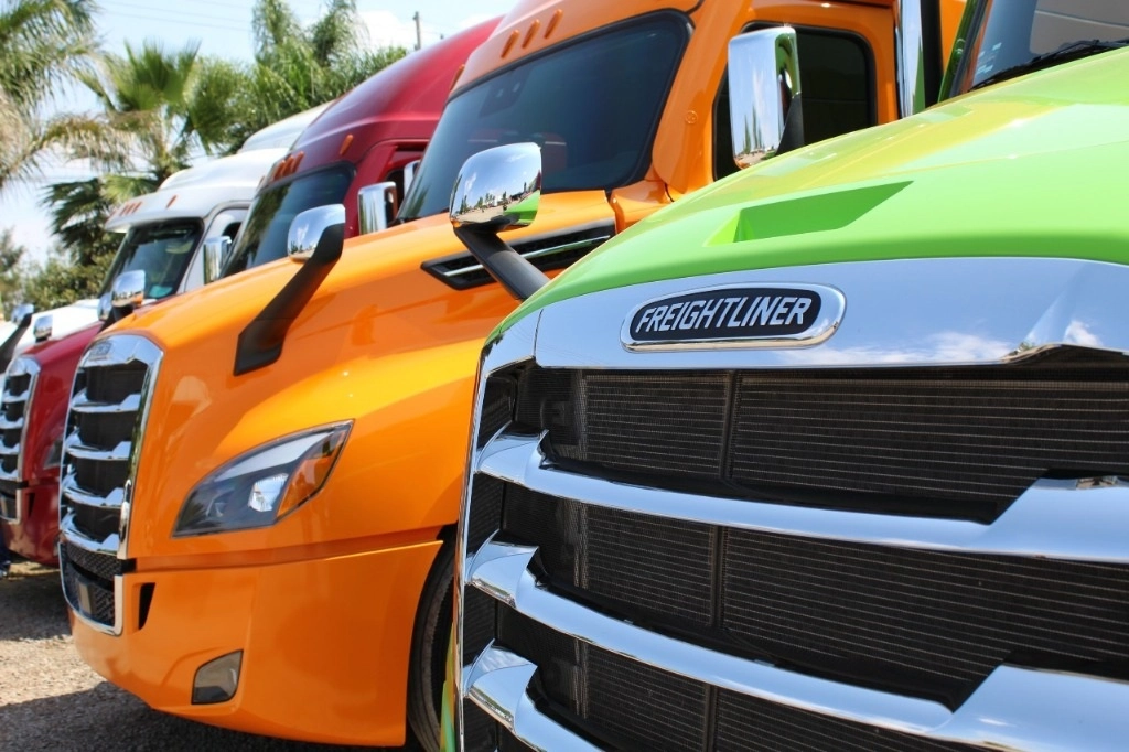 Las unidades circularán en las carreteras de Tepatitlán, Jalisco, cuentan con motores Detroit Diesel DD16 que promete un mejor desempeño de combustible. Foto. Daimler Trucks México. 