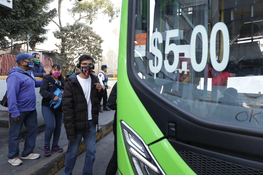 Transportistas en la CDMX exigen incremento en las tarifas. Foto Roberto García Ortiz / Archivo