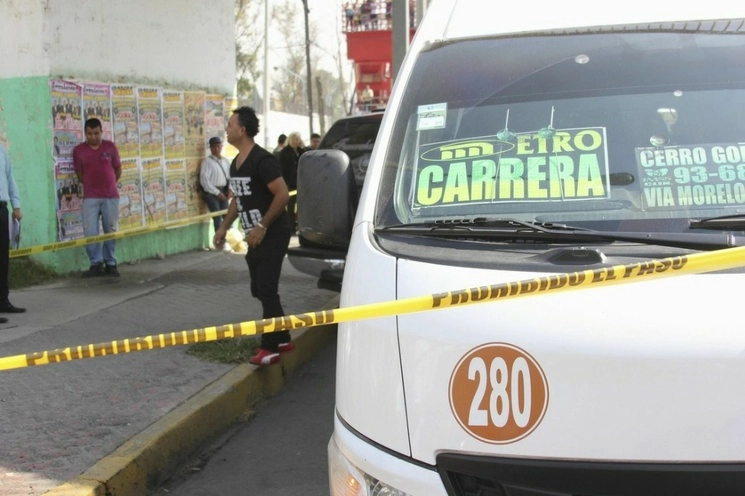 Dirigentes de rutas de transporte público del valle de México, explicaron que hay más de 600 denuncias por extorsión. Foto Cuartoscuro / Archivo