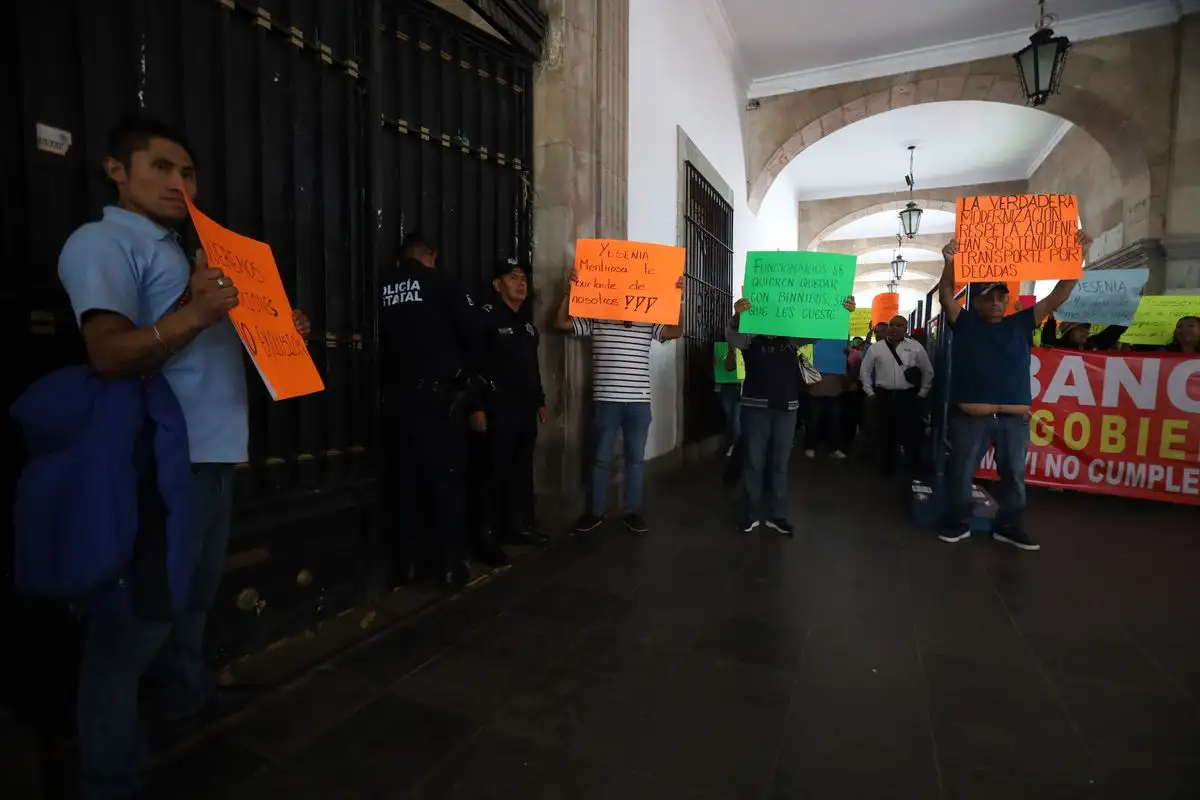 Los transportistas denunciaron que el plan de Salomón Jara es desaparecer el transporte público concesionado. Foto