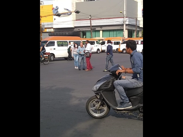 Transportistas de Neza hicieron un bloqueo para exigir condiciones de seguridad en su labor. Foto La Jornada