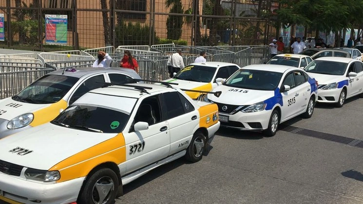 Choferes de taxis amarillos de Acapulco demandaron mayores apoyos. Foto La Jornada