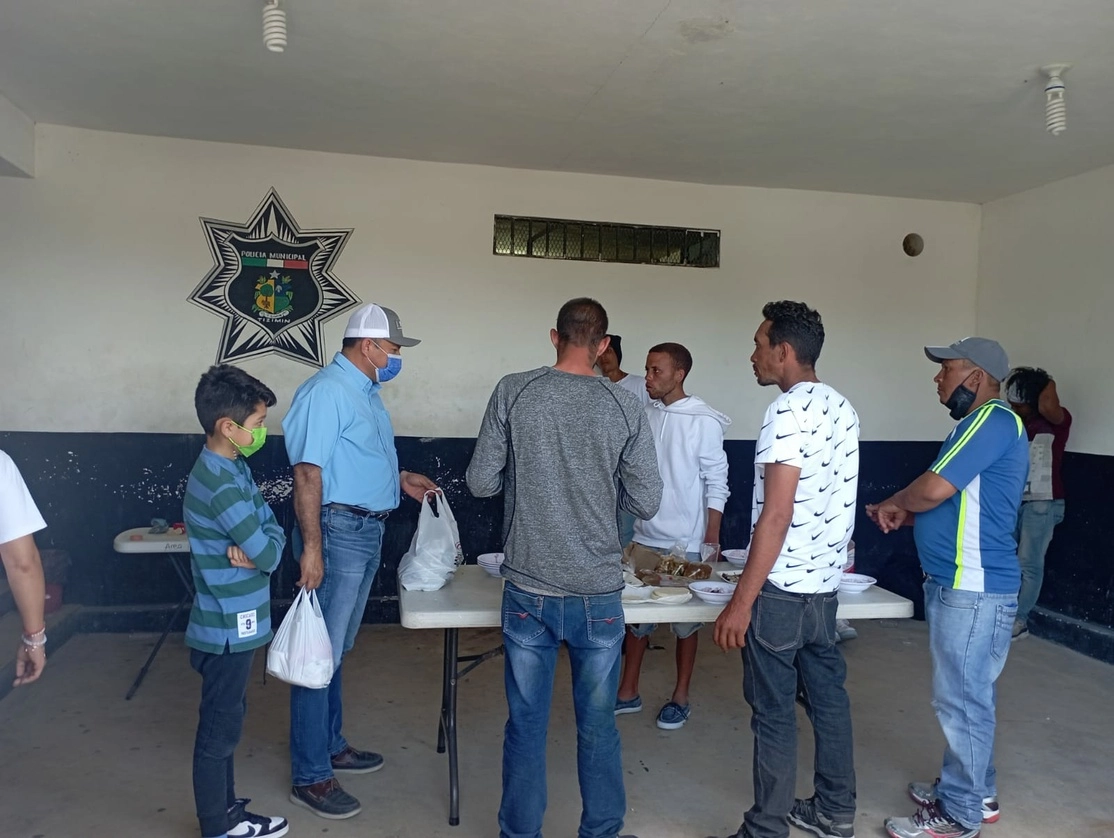 Un grupo de migrantes cubanos lograron llegar a tierras mexicanas en una embarcación hechiza. Foto Luis Boffil