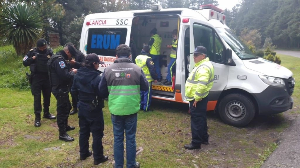 Equipos de la Secretaría de Protección Civil del Gobierno capitalino y de la alcaldía de Tlalpan; del ERUM, Bomberos y policía preventiva atendieron el llamado de auxilio de los jóvenes. Foto alcaldía Tlalpan