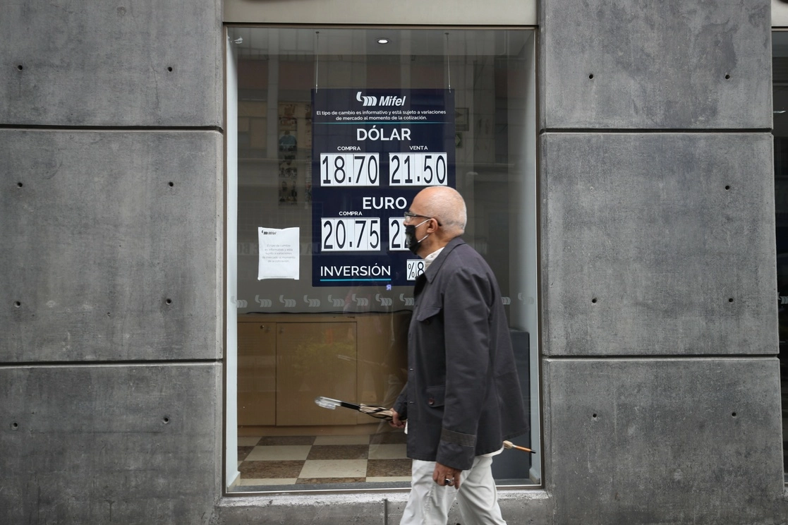 Cotización del dólar en la capital del país. Foto Yazmín Ortega Cortés / Archivo