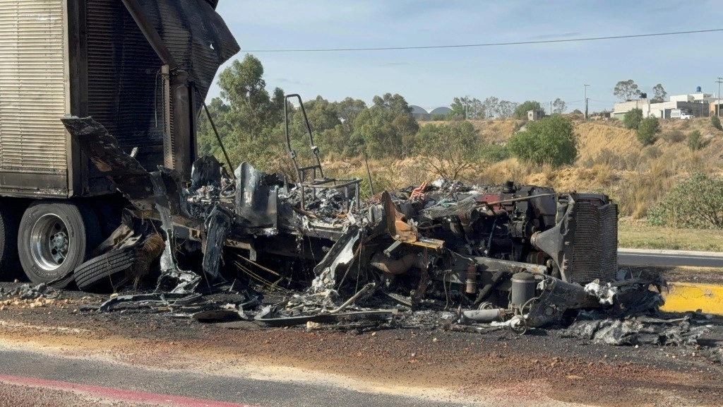 Un choque entre dos tráileres dejó a una persona lesionada sobre la carretera federal Texcoco-Calpulalpan, municipio de Tepetlaoxtoc, el 13 de junio de 2024. Foto ‘La Jornada’