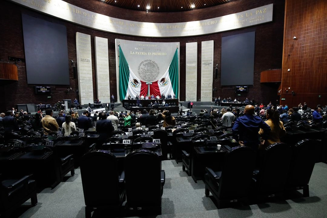  La madrugada de ayer fue aprobada por los diputados la nueva Ley del Sistema Nacional de Investigación e Inteligenicia, en una sesión que duró 10 horas.