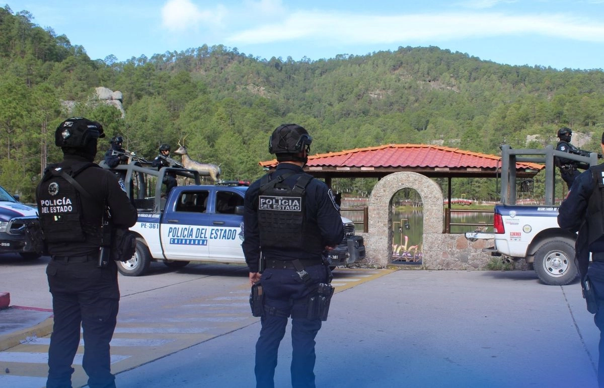 Durante un operativo que se implementó ante el reporte de hombres armados que tripulaban una camioneta Toyota Sequoia, y detonaciones de arma de fuego, agentes de las corporaciones de seguridad que integran la Base de Operaciones Interinstitucional (BOI), los enfrentaron en la avenida Zaragoza.
