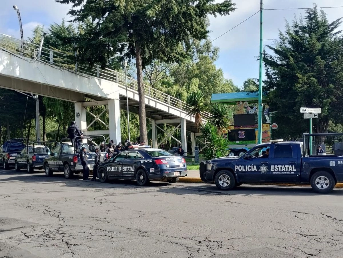 Tras 70 minutos de jaloneos y acusaciones mutuas y un intento fallido por ingresar a CU, las autoridades universitarias lograron calmar los ímpetus de los alumnos. Foto 