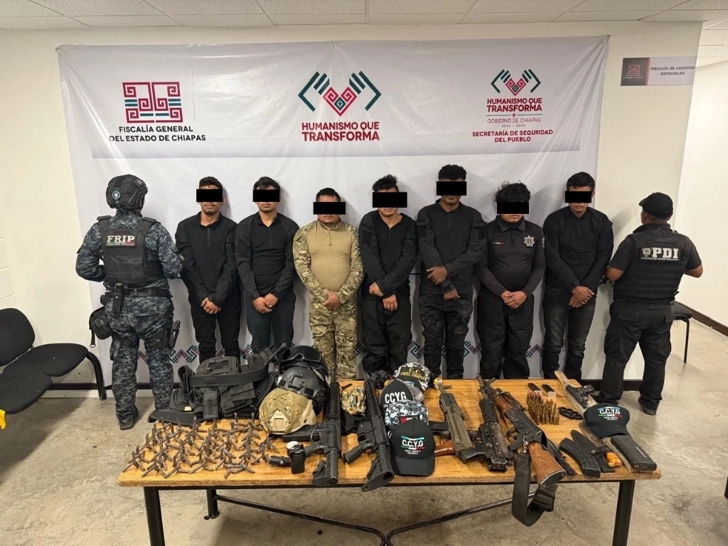 Siete presuntos integrantes de un grupo delictivo fueron detenidos por agentes estatales de seguridad en Jiquipilas, Chiapas. Foto 'La Jornada'