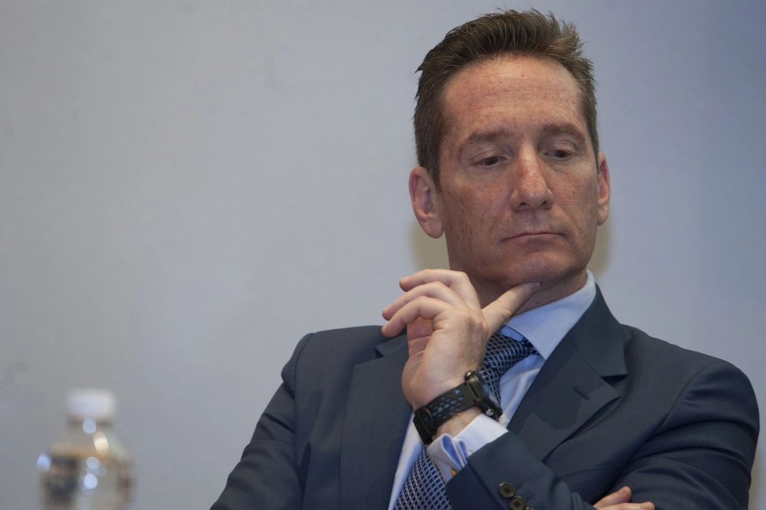 Las personas que cuentan con una tarjeta de crédito ahora realizan compras de servicios y no de bienes físicos, reveló Daniel Becker, presidente de grupo financiero Mifel. Foto Cristina Rodríguez / Archivo