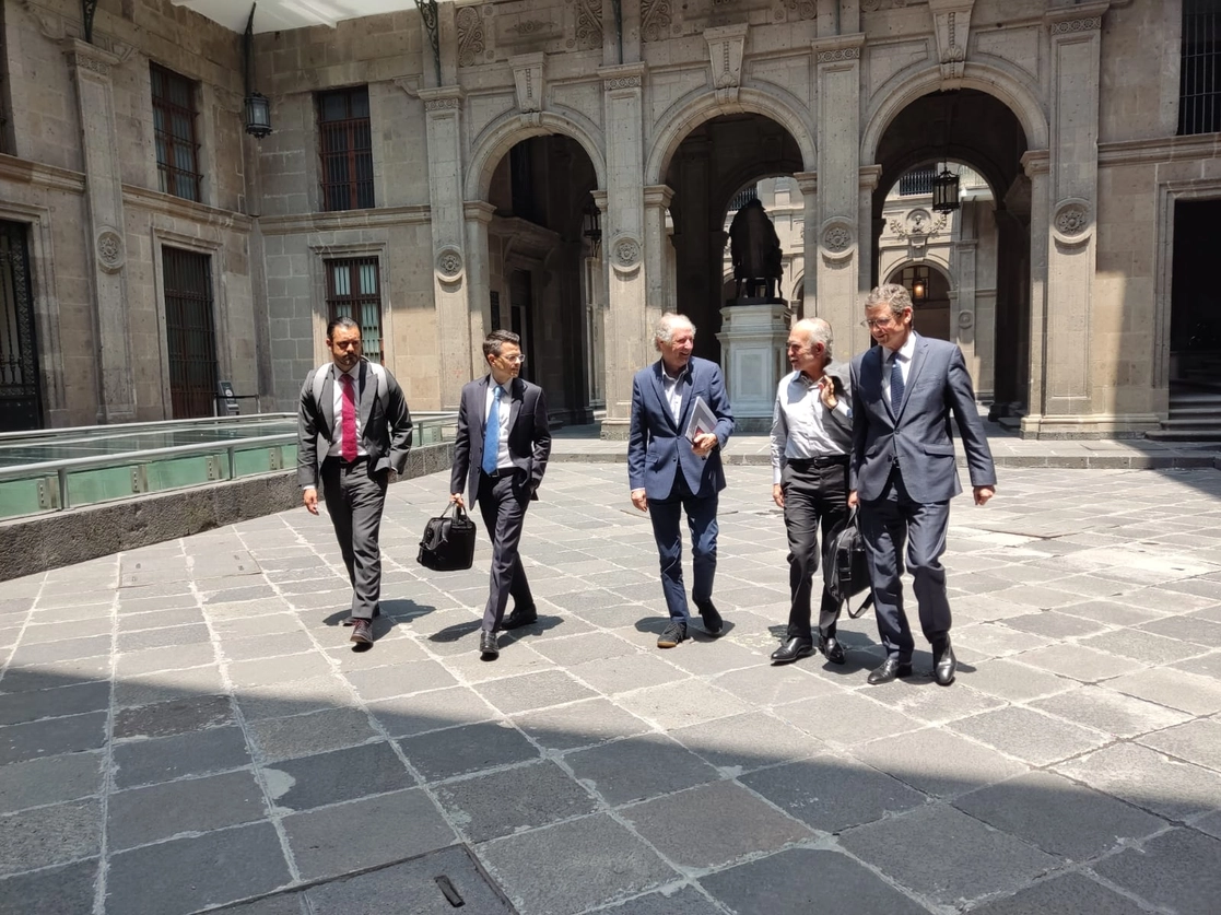El ex jefe de la Oficina de la Presidencia, Alfonso Romo, se reunió con Ramírez de la O y otros funcionarios de Hacienda en Palacio Nacional, el 24 de mayo de 2022. Foto Néstor Jiménez