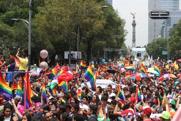 Marcha por el orgullo LGBTTTI en la Ciudad de México. Foto José Antonio López / Archivo