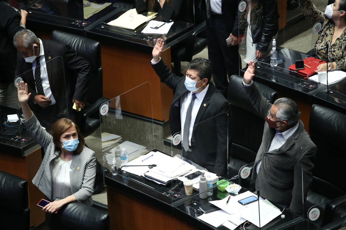 Legisladores durante votación de la Comisión Permanente. Foto María Luisa Severiano