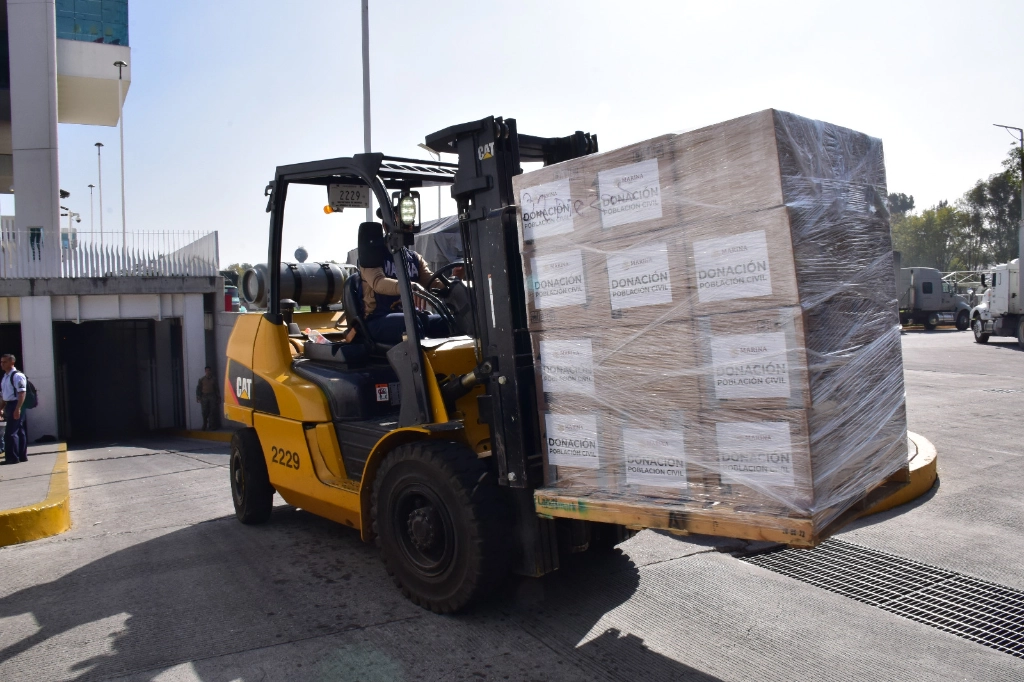 La Armada de México transportó más de 7 mil despensas, así como más de 56 mil litros de agua embotellada a Guerrero. Foto cortesía de Semar 