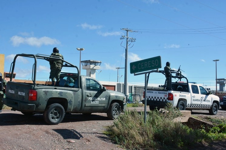 El traslado fue coordinado por personal de la Sedena, la Guardia Nacional y de Policía Estatal Preventiva (PEP). Foto Alfredo Valadez