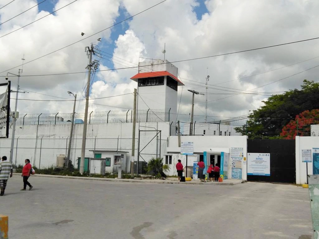 El traslado se realizó de la cárcel de Cancún al Centro de Reinserción Social de Chetumal. Foto tomada de Twitter 