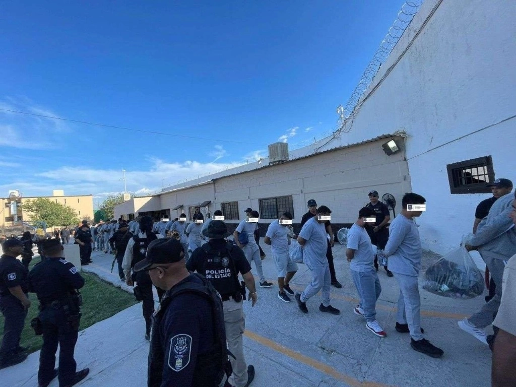Aspectos del traslado de 76 reos de Ciudad Juárez a Chihuahua, este 6 de agosto de 2024. Foto La Jornada