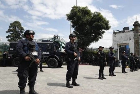 El ex líder del Cártel de Sinaloa, ingresó por su propio pie al hospital ubicado en la zona norte de Toluca,  a unos 18 kilómetros del penal federal, donde cumple su condena. Foto La Jornada / archivo