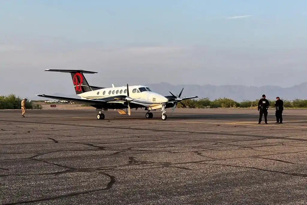 “Las pruebas fundamentales para acreditar ese delito se encuentran dentro del territorio de los Estados Unidos; y están vinculadas directamente con un vuelo ilegal", señaló la FGR en un comunicado. Foto tomada de X.
